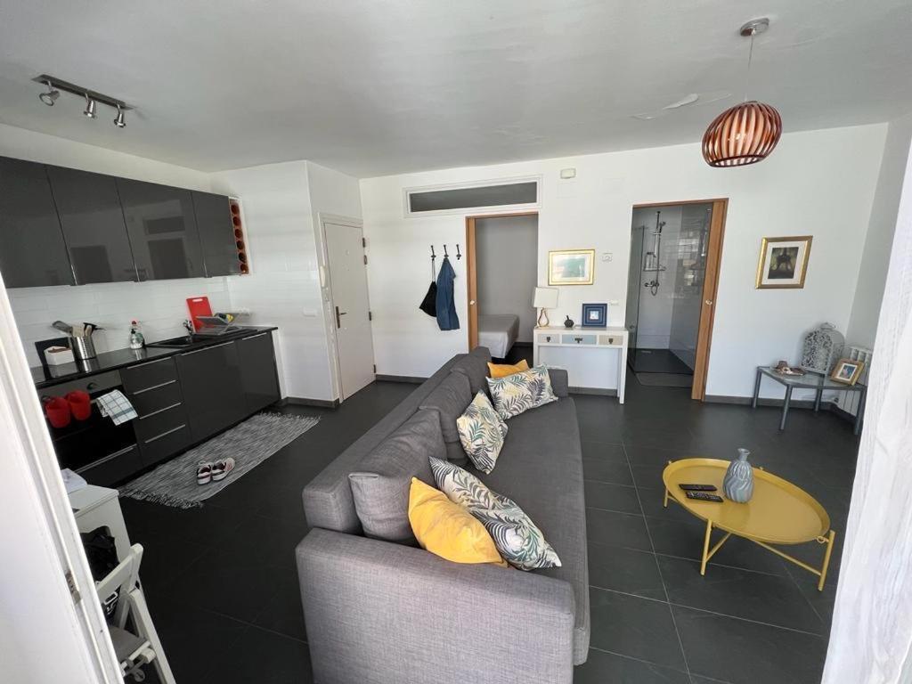 Sunny Flat In Sitges 30 Seconds To Beach, Balcony & Sea Views! Exterior foto