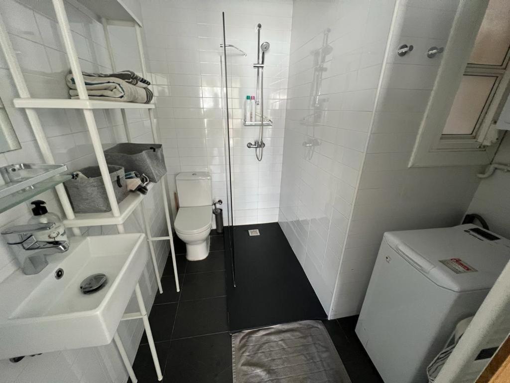 Sunny Flat In Sitges 30 Seconds To Beach, Balcony & Sea Views! Exterior foto