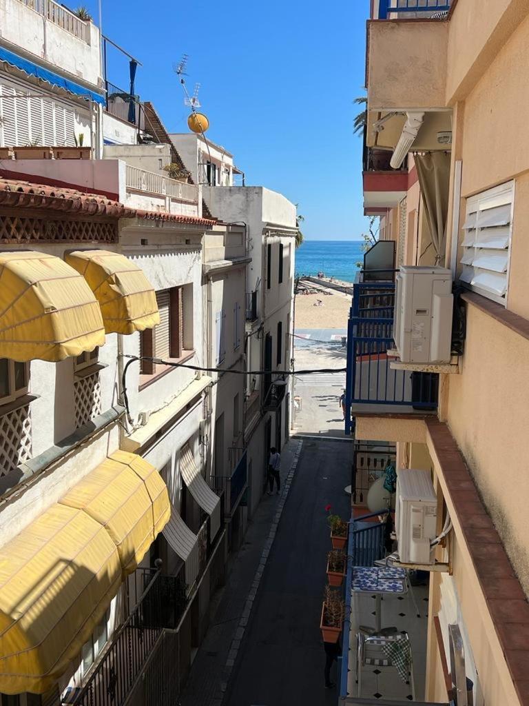 Sunny Flat In Sitges 30 Seconds To Beach, Balcony & Sea Views! Exterior foto