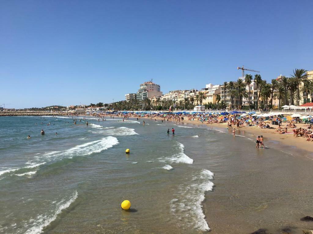 Sunny Flat In Sitges 30 Seconds To Beach, Balcony & Sea Views! Exterior foto