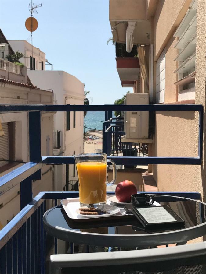 Sunny Flat In Sitges 30 Seconds To Beach, Balcony & Sea Views! Exterior foto